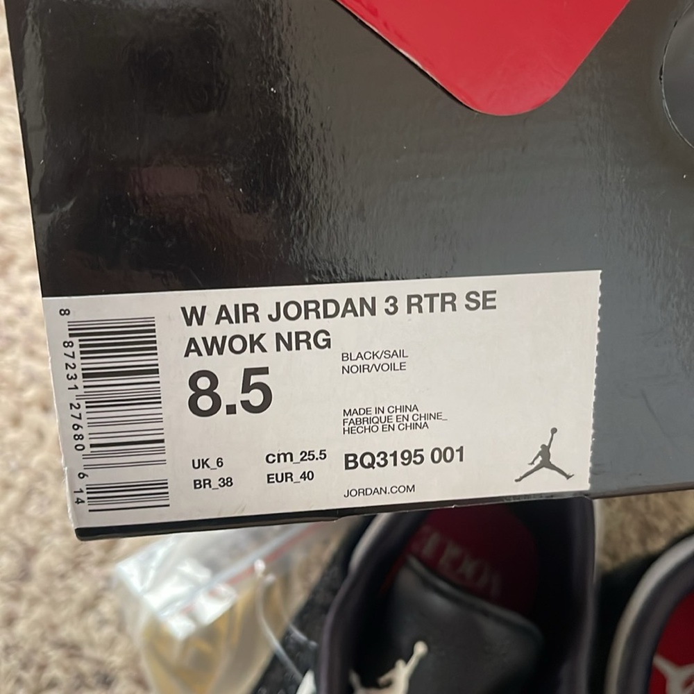 Air Jordan 3 Retro Awok Vogue Edition Sneakers 8.5 - Picture 12 of 13